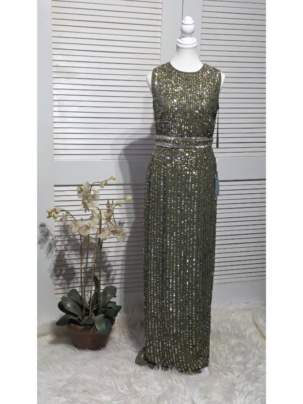 NWT Mac Duggal Women's Olive Sequined High Neck Sleeveless Column Gown Sz 4 3897